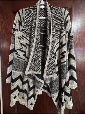 Society Black & Cream Geometric Draped Open-Front Cardigan
